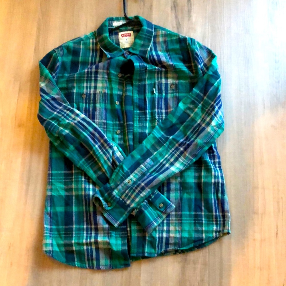 Levi’s long sleeve button flannel